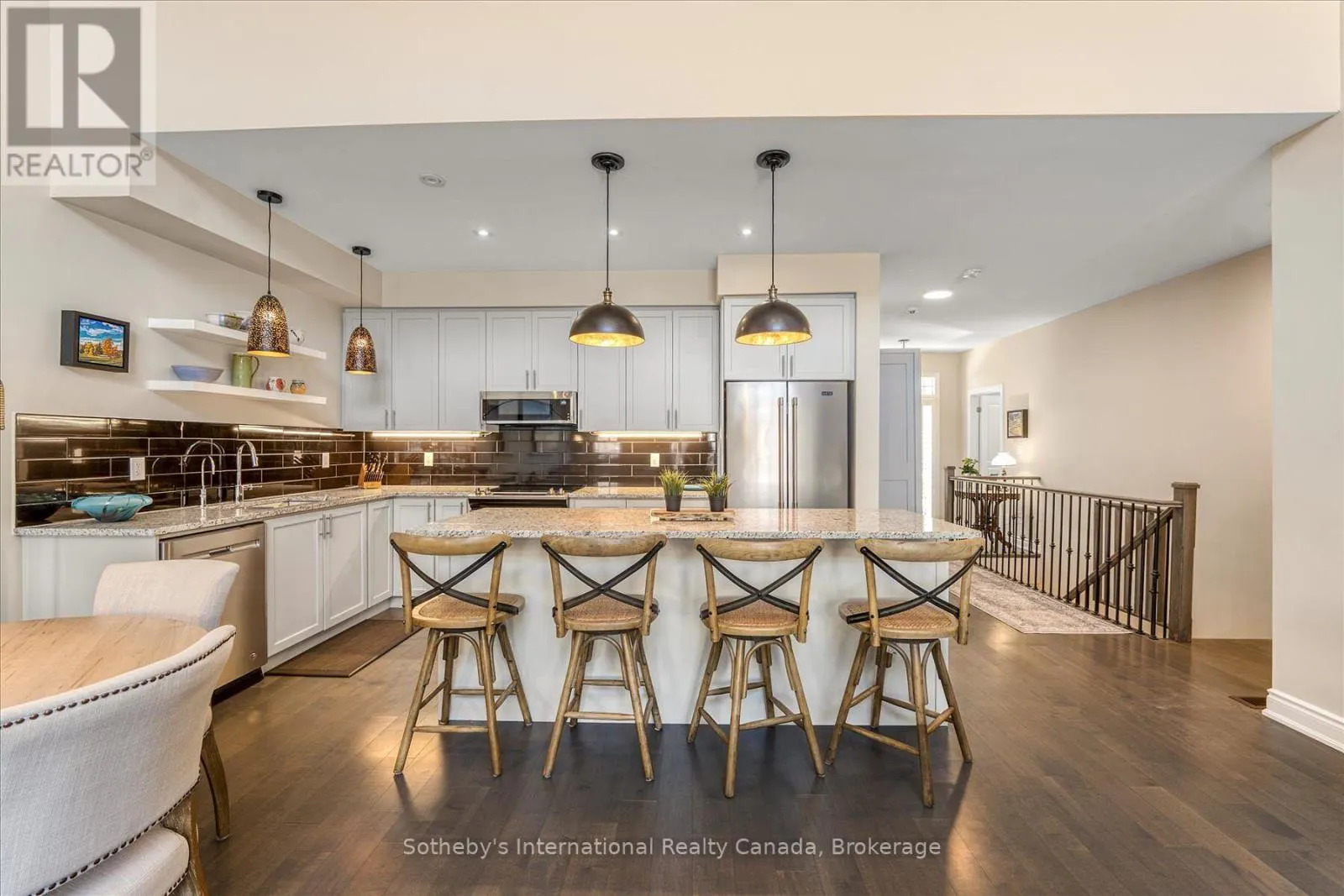 4 EMERSON MEWS
