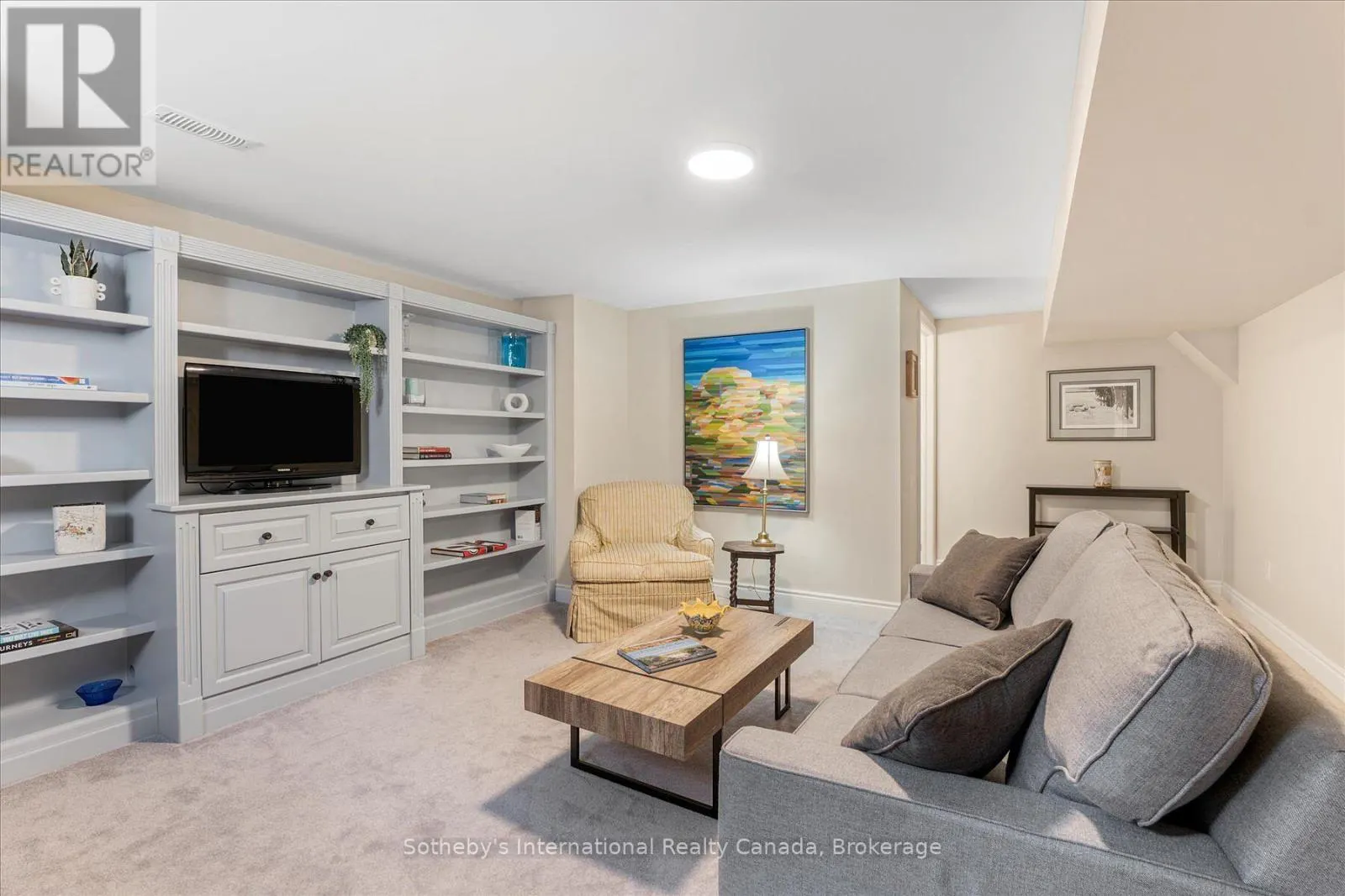 4 EMERSON MEWS
