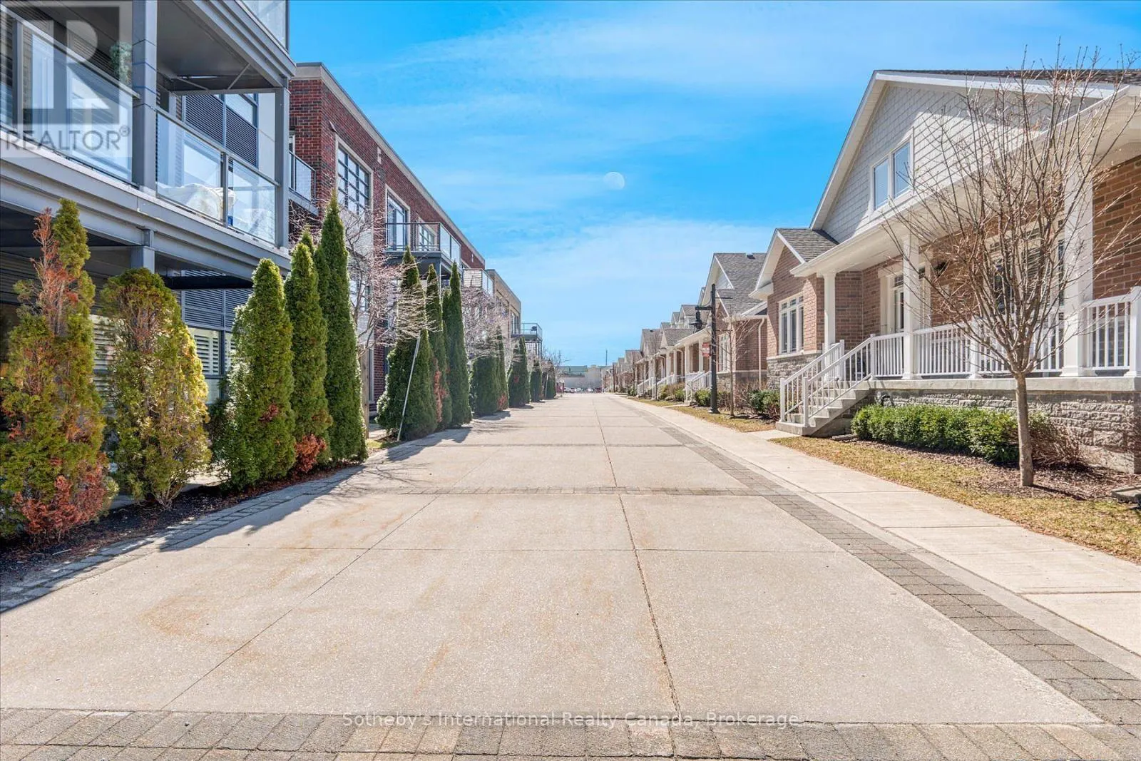4 EMERSON MEWS