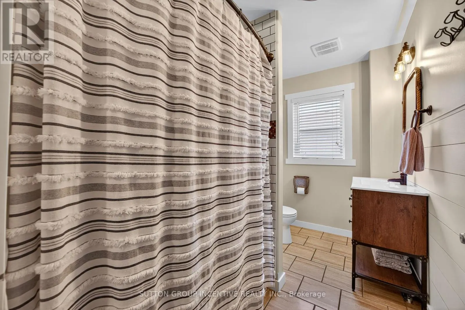 1084 HARBOURVIEW DRIVE
