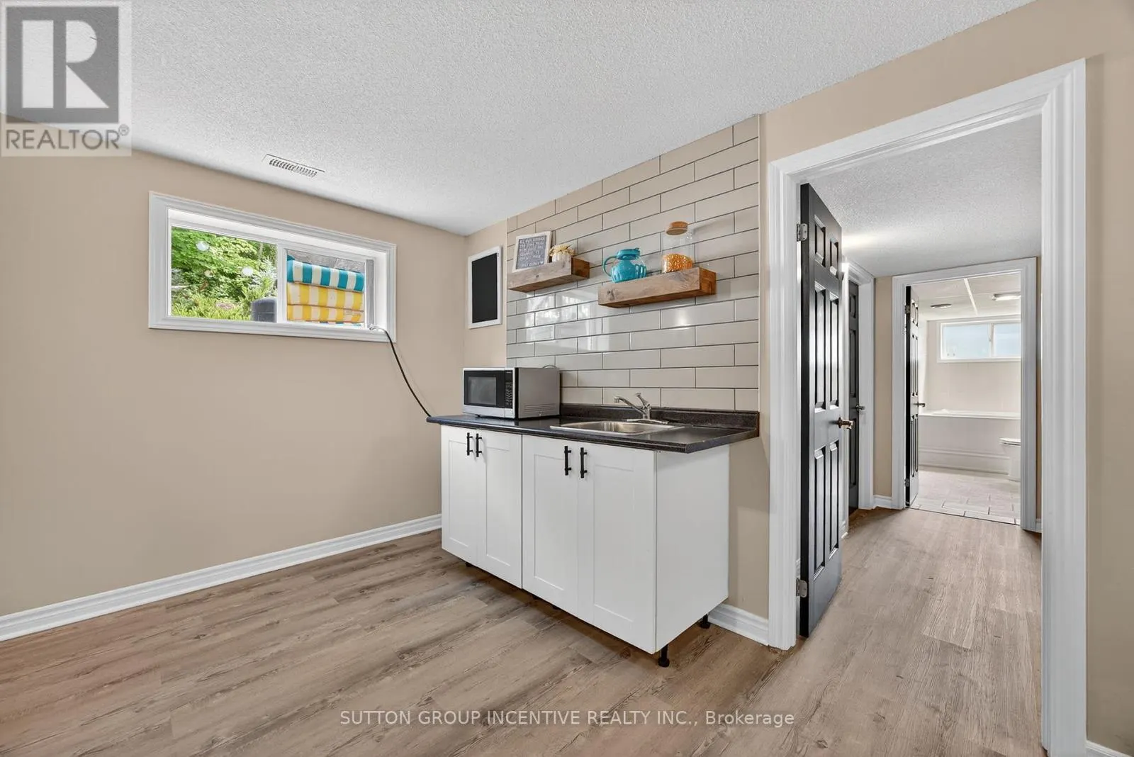 1084 HARBOURVIEW DRIVE