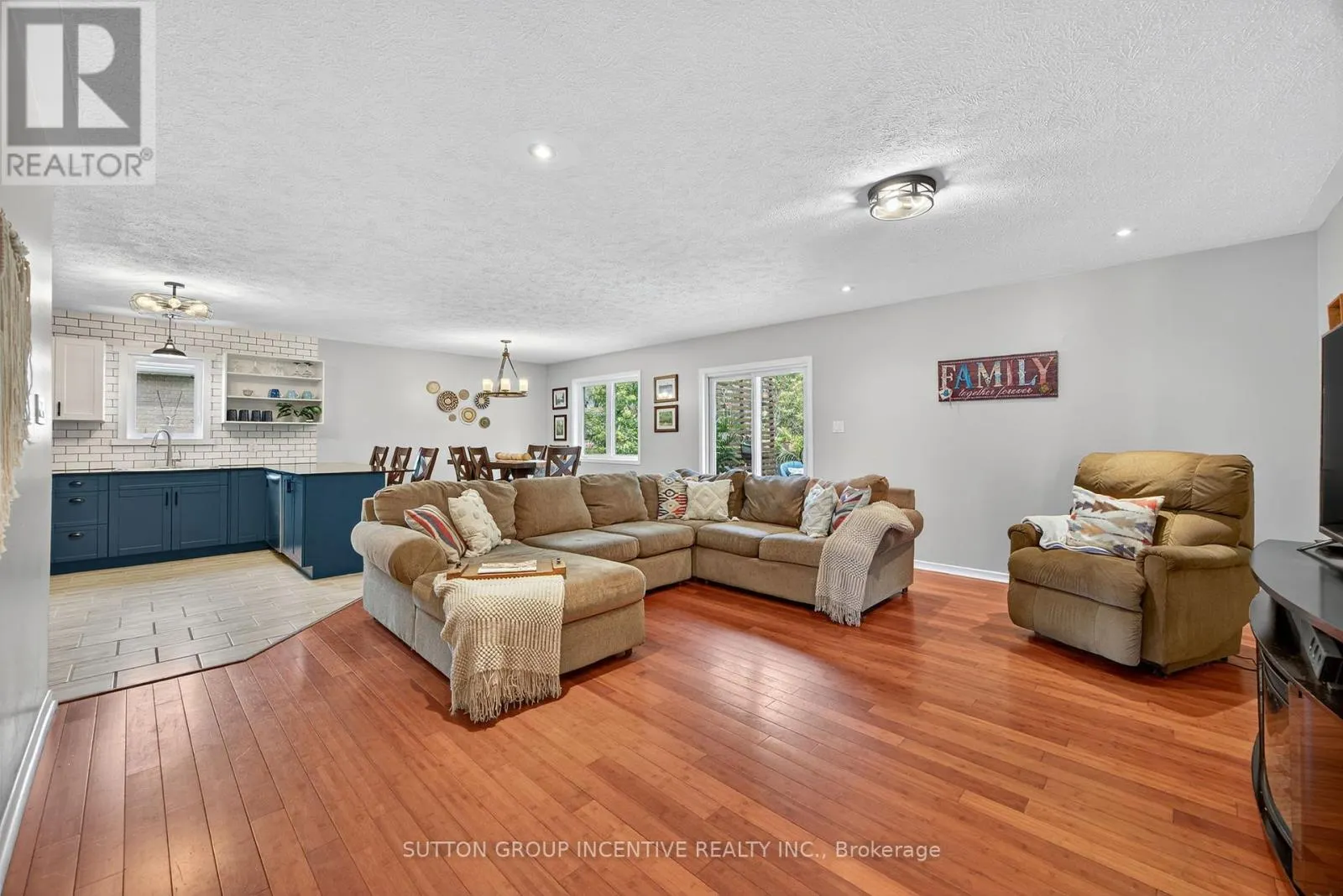 1084 HARBOURVIEW DRIVE