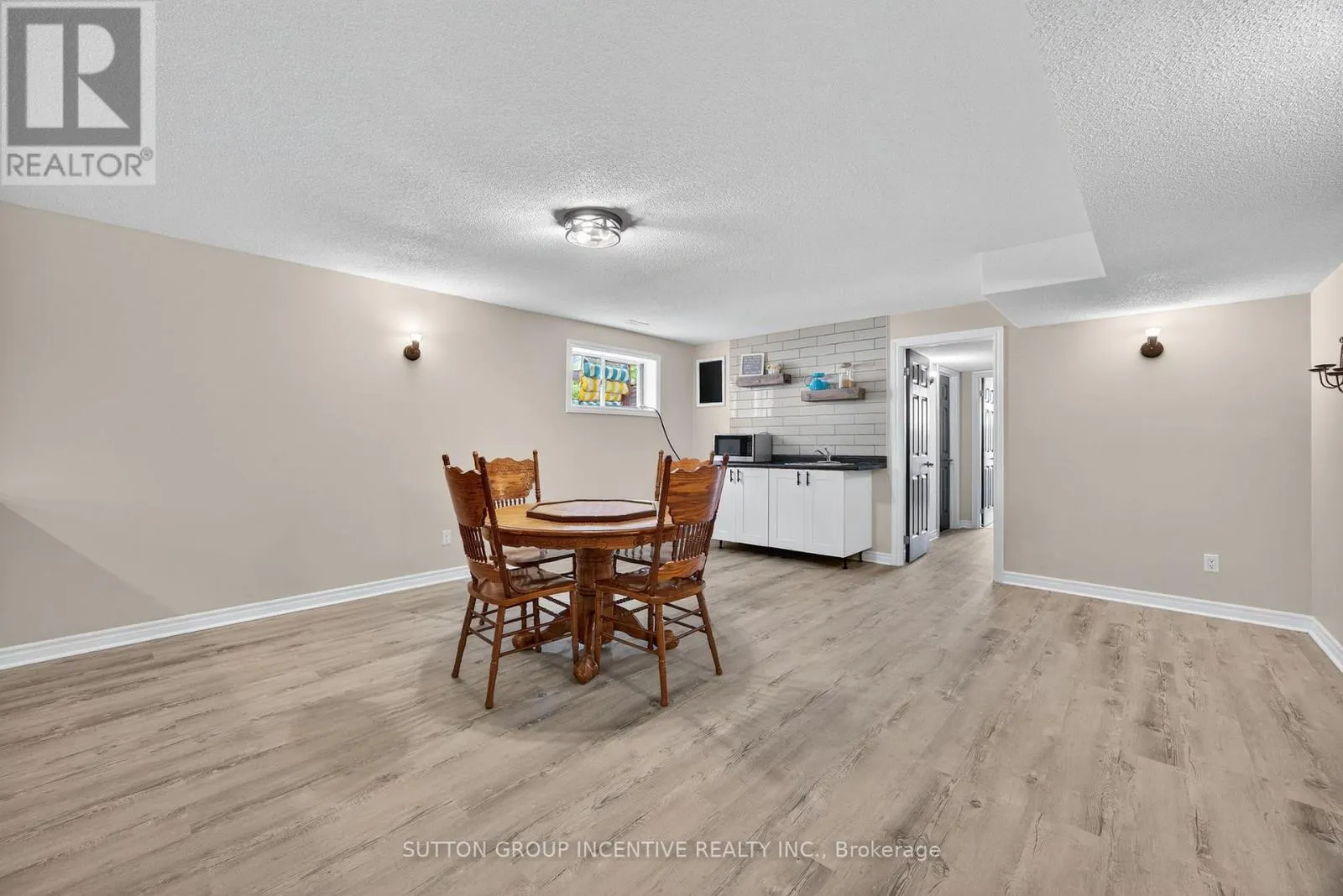 1084 HARBOURVIEW DRIVE