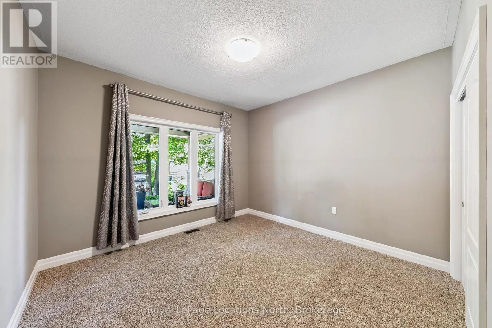 77 KNOX ROAD W