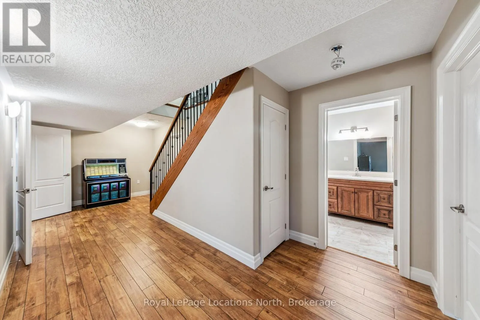 77 KNOX ROAD W