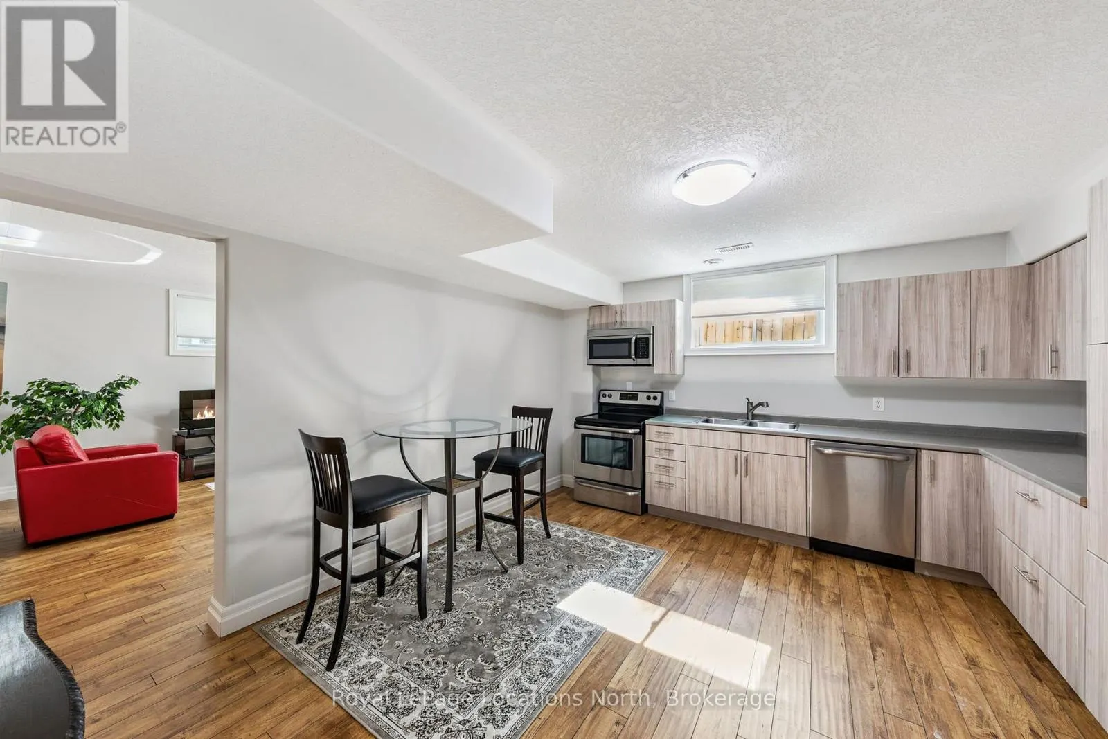 77 KNOX ROAD W