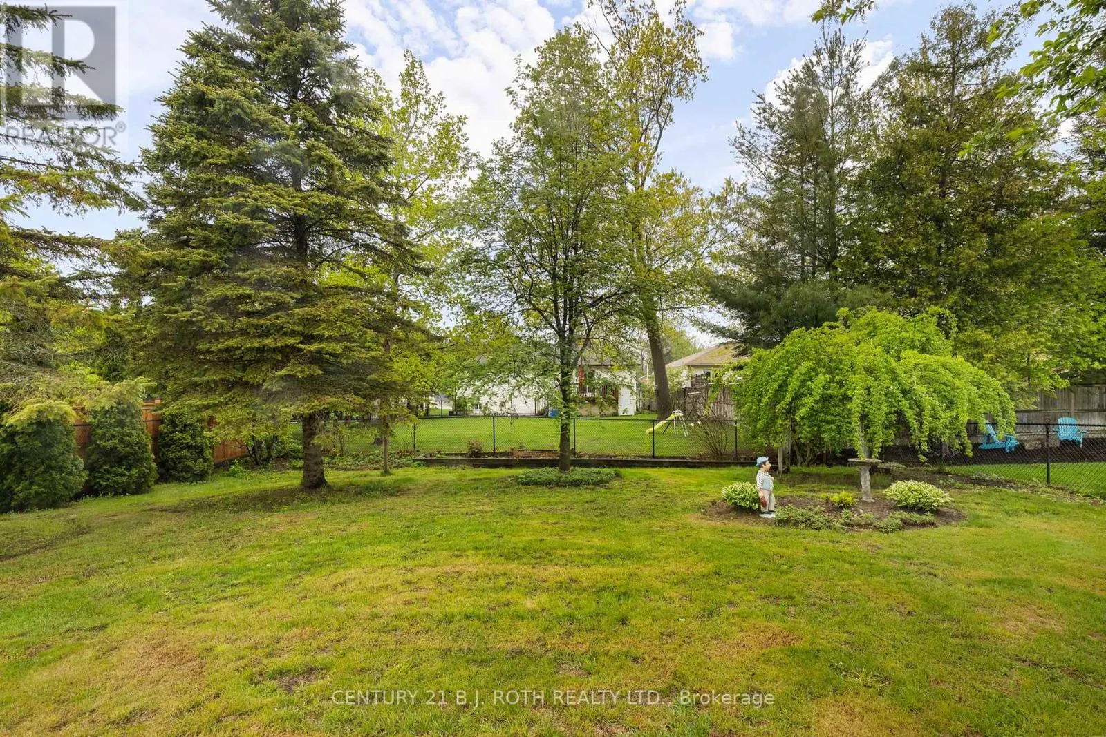 7 TRAILWOOD PLACE