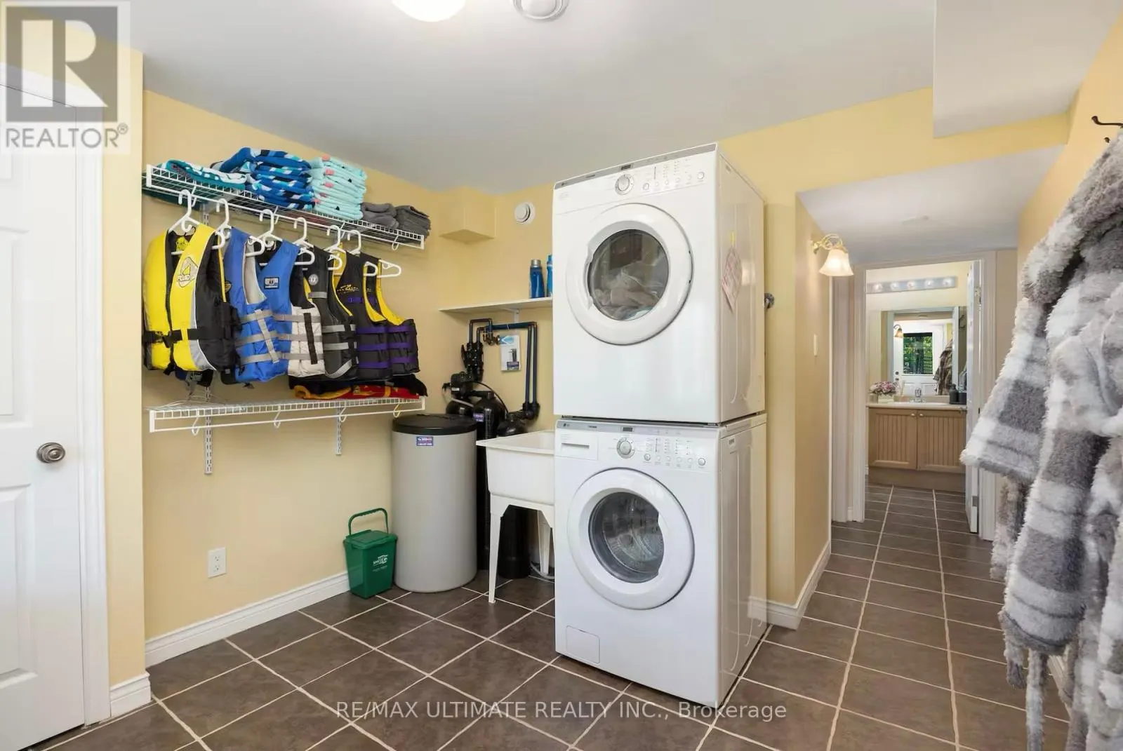 157 FARLAIN LAKE ROAD W
