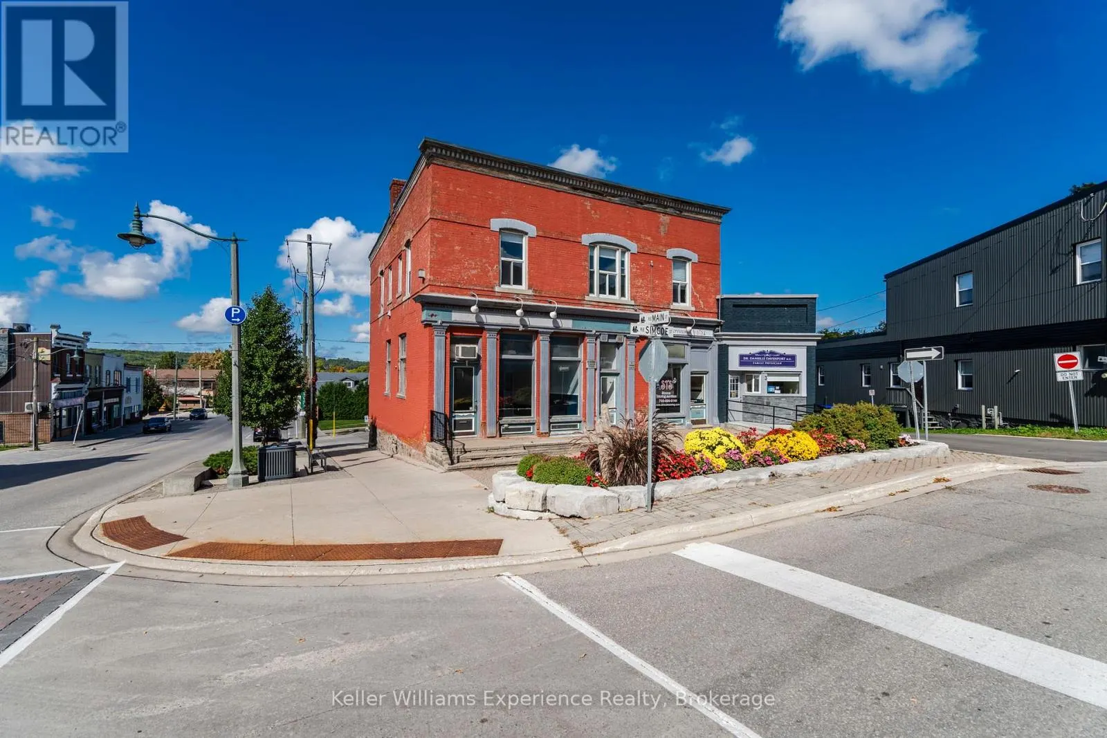 1 SIMCOE STREET