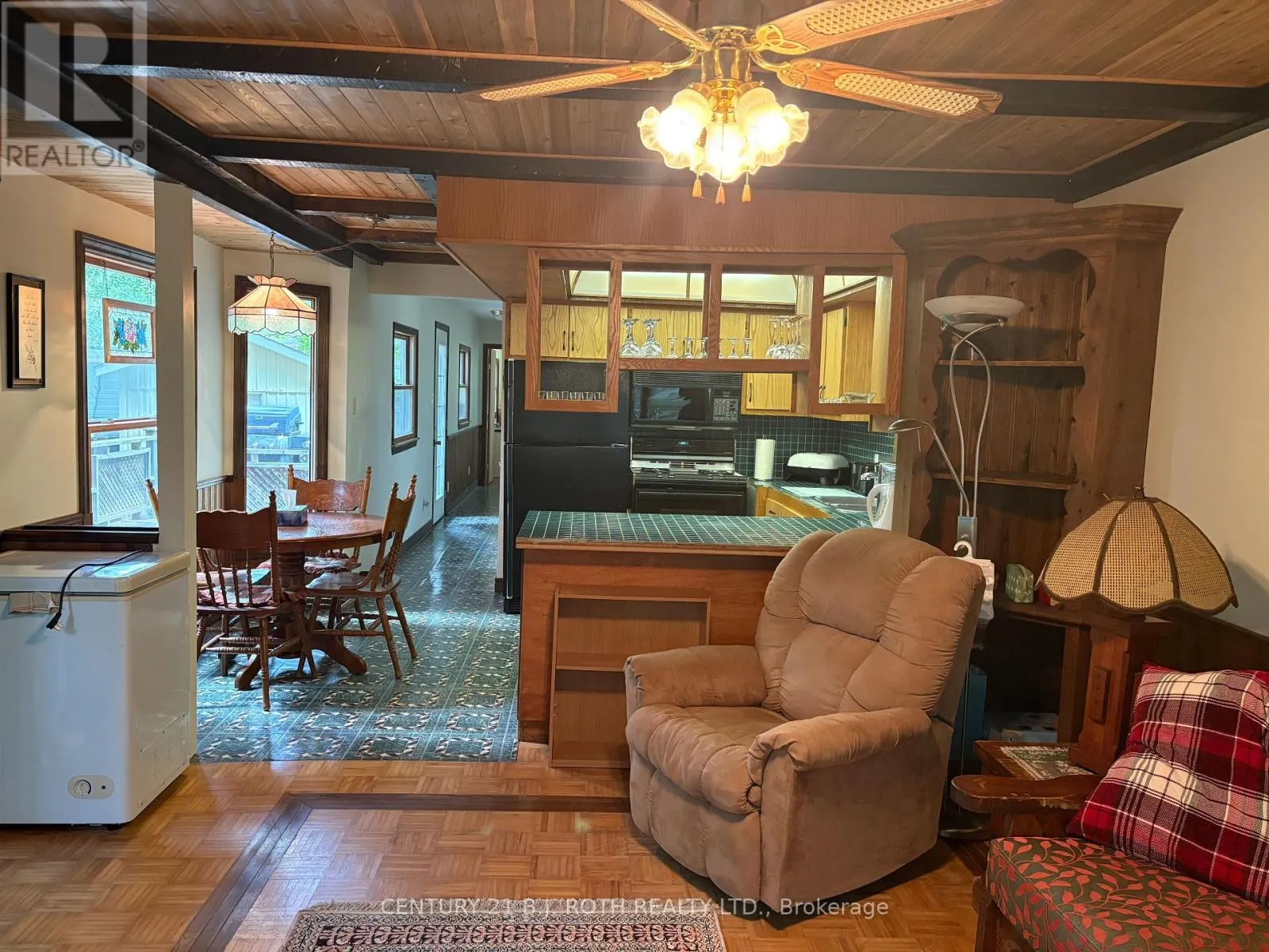81 - 5216 90 COUNTY ROAD