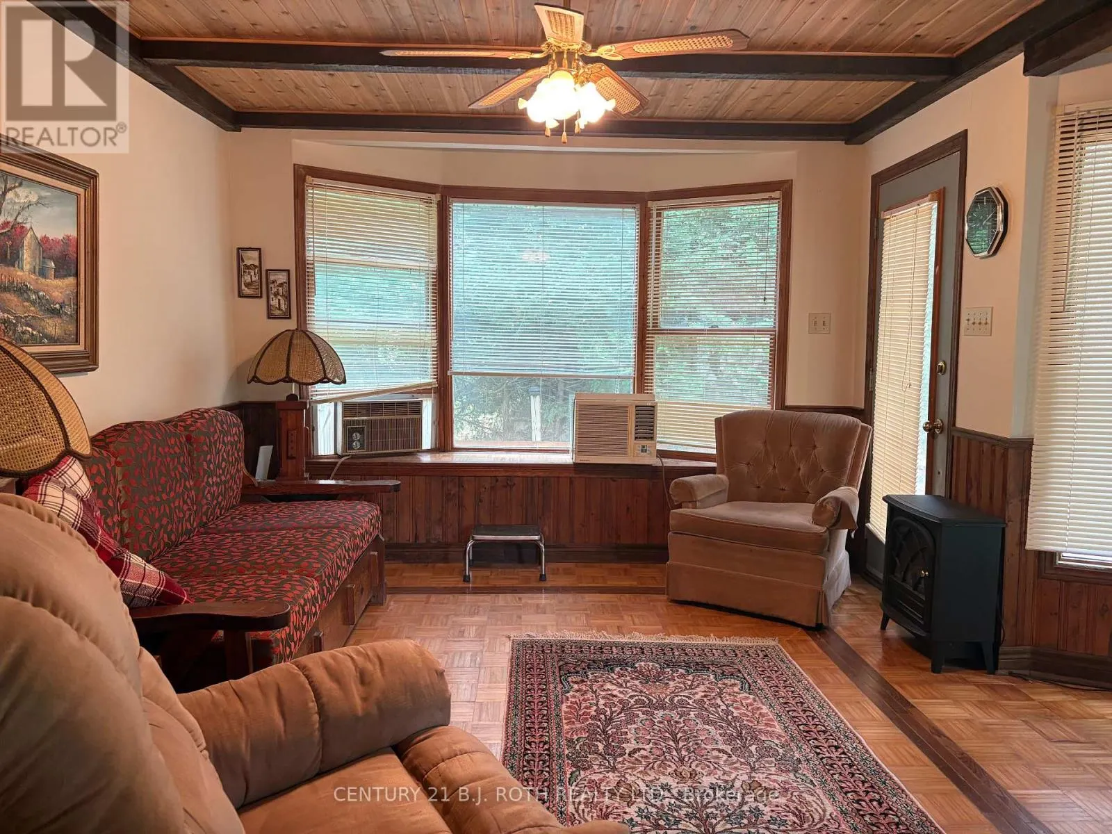 81 - 5216 90 COUNTY ROAD