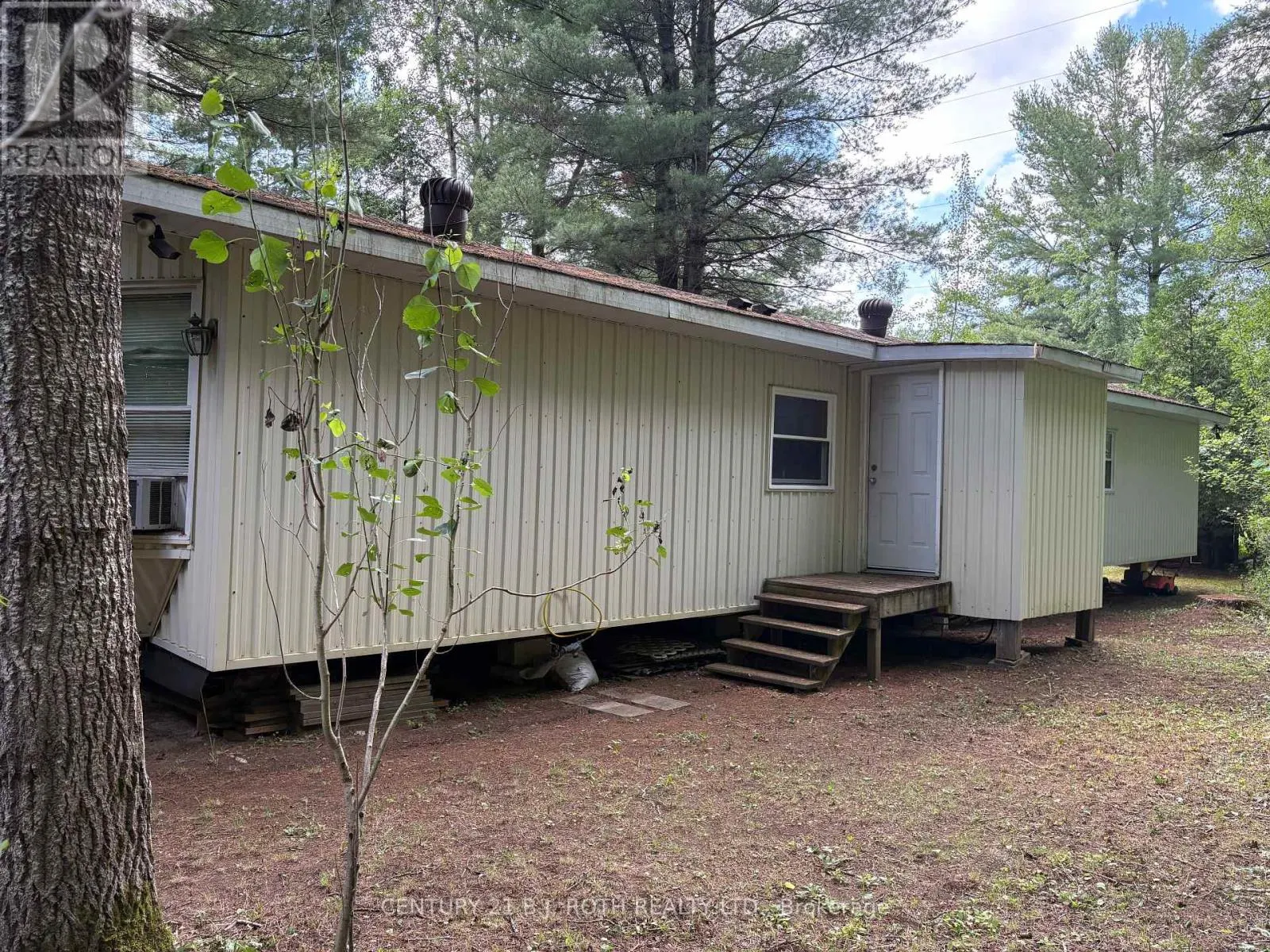 81 - 5216 90 COUNTY ROAD
