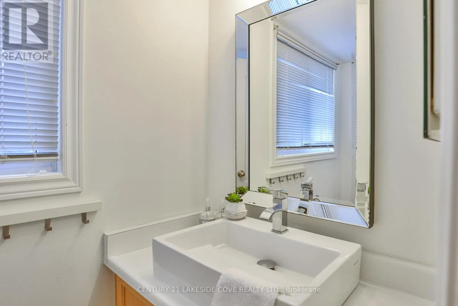23 - 100 LAGUNA PARKWAY