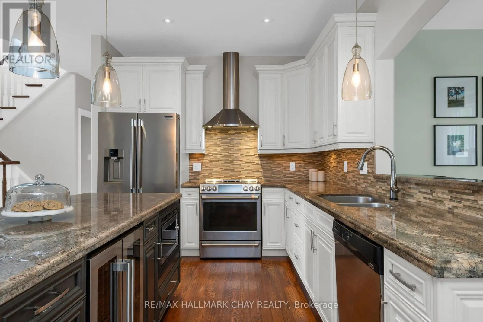 146 LAKESHORE ROAD W