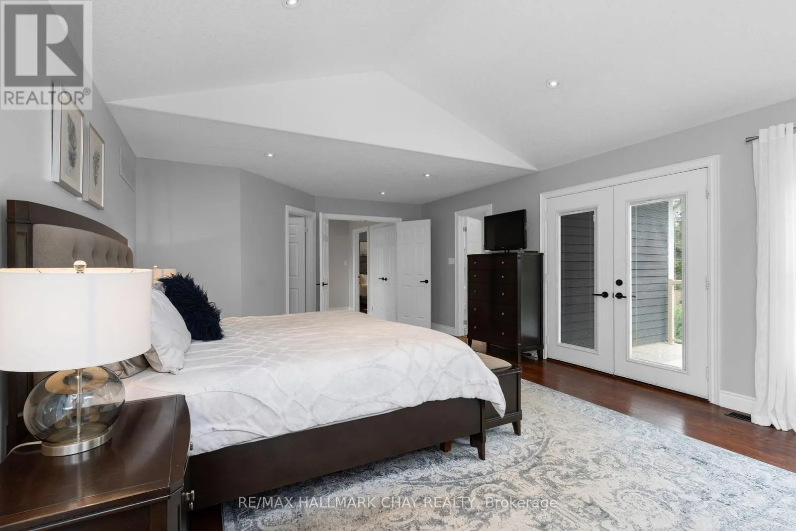 146 LAKESHORE ROAD W