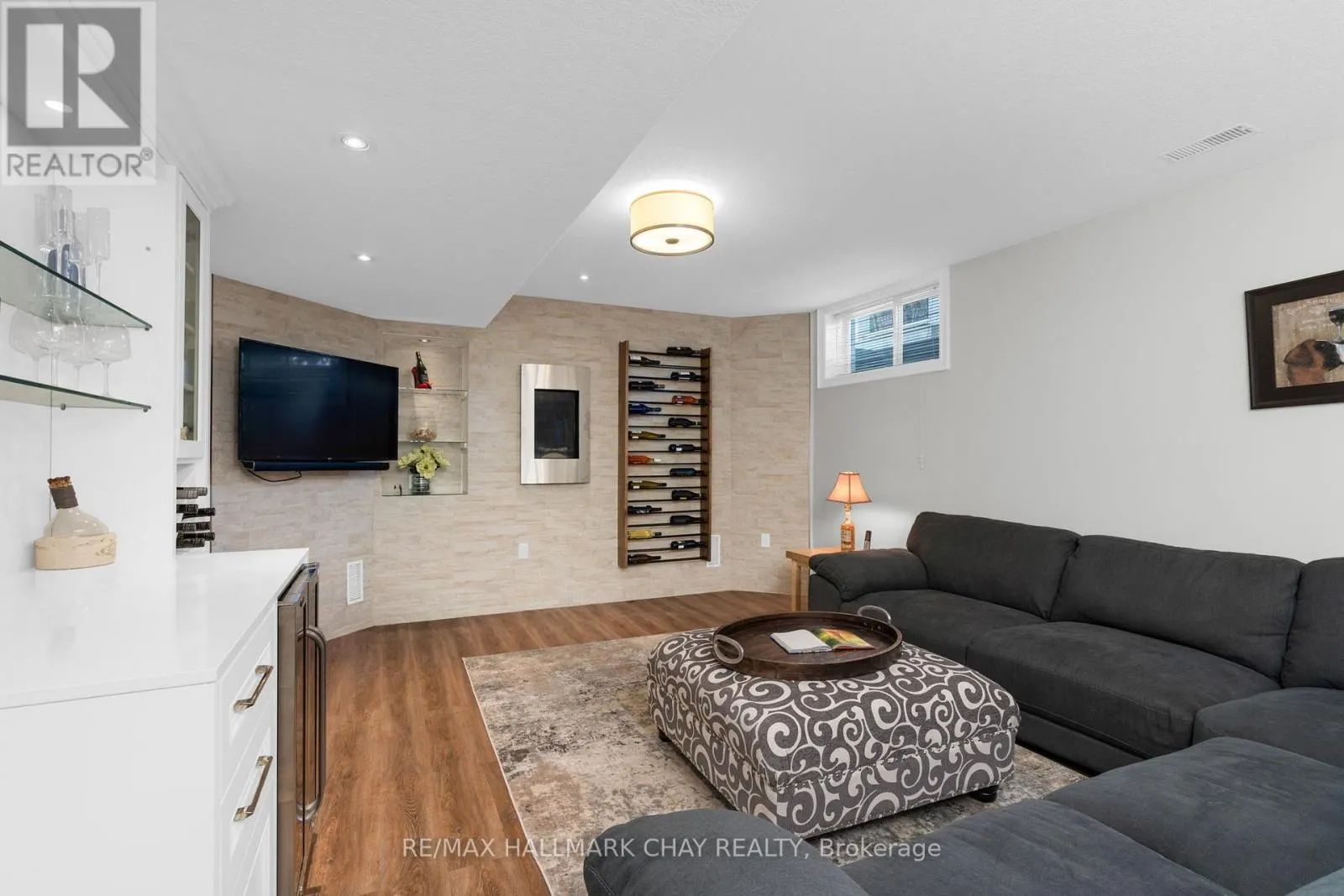 146 LAKESHORE ROAD W