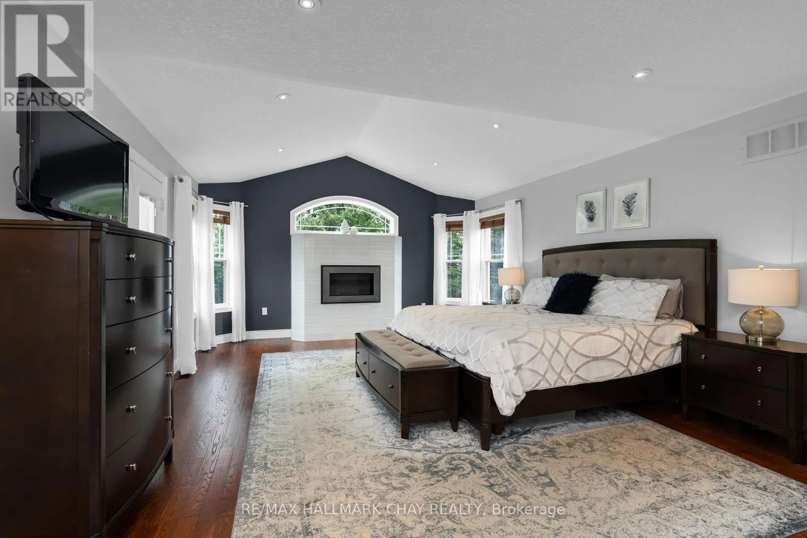 146 LAKESHORE ROAD W