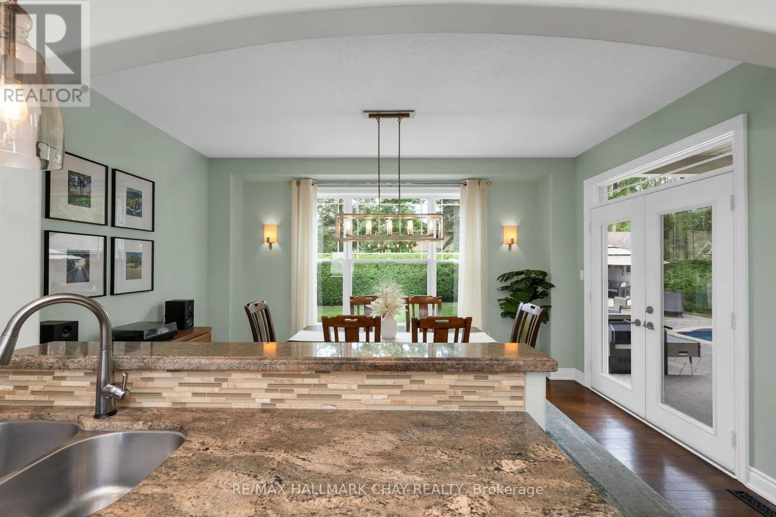 146 LAKESHORE ROAD W