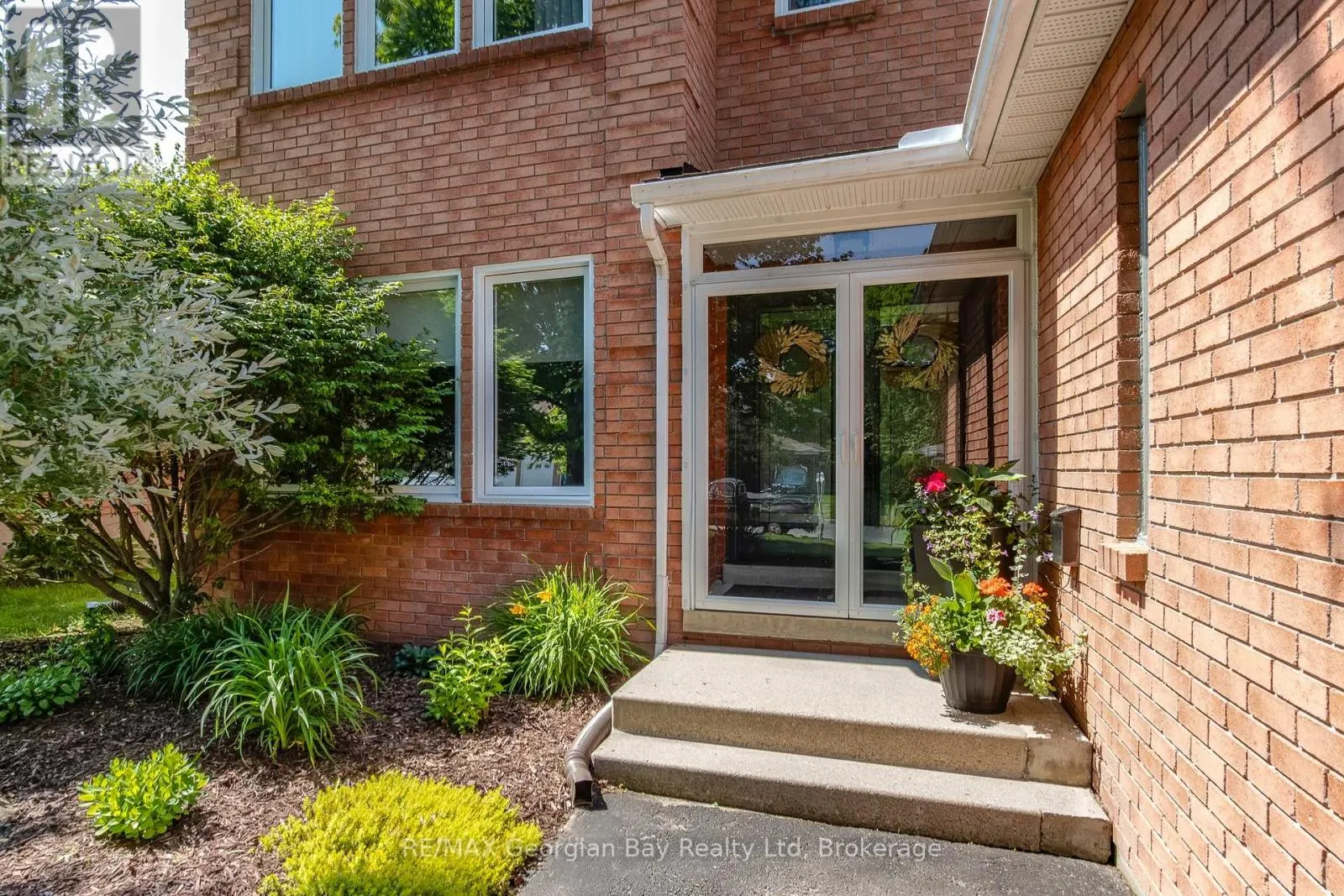 992 DOMINION AVENUE