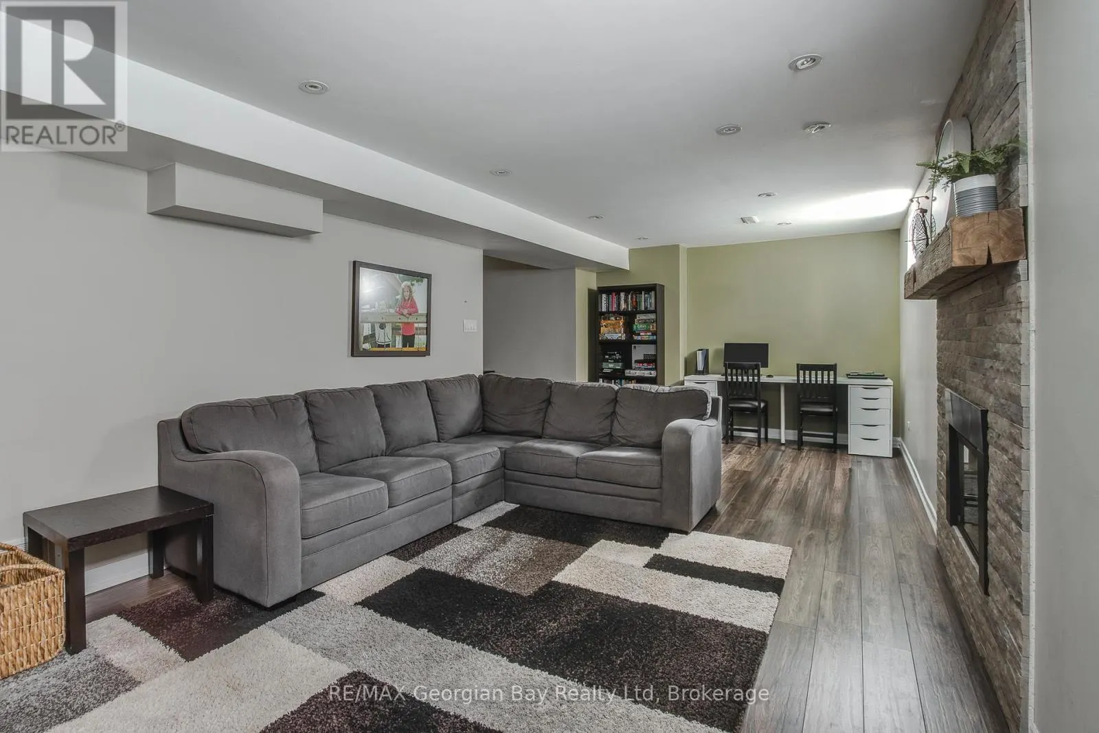 992 DOMINION AVENUE