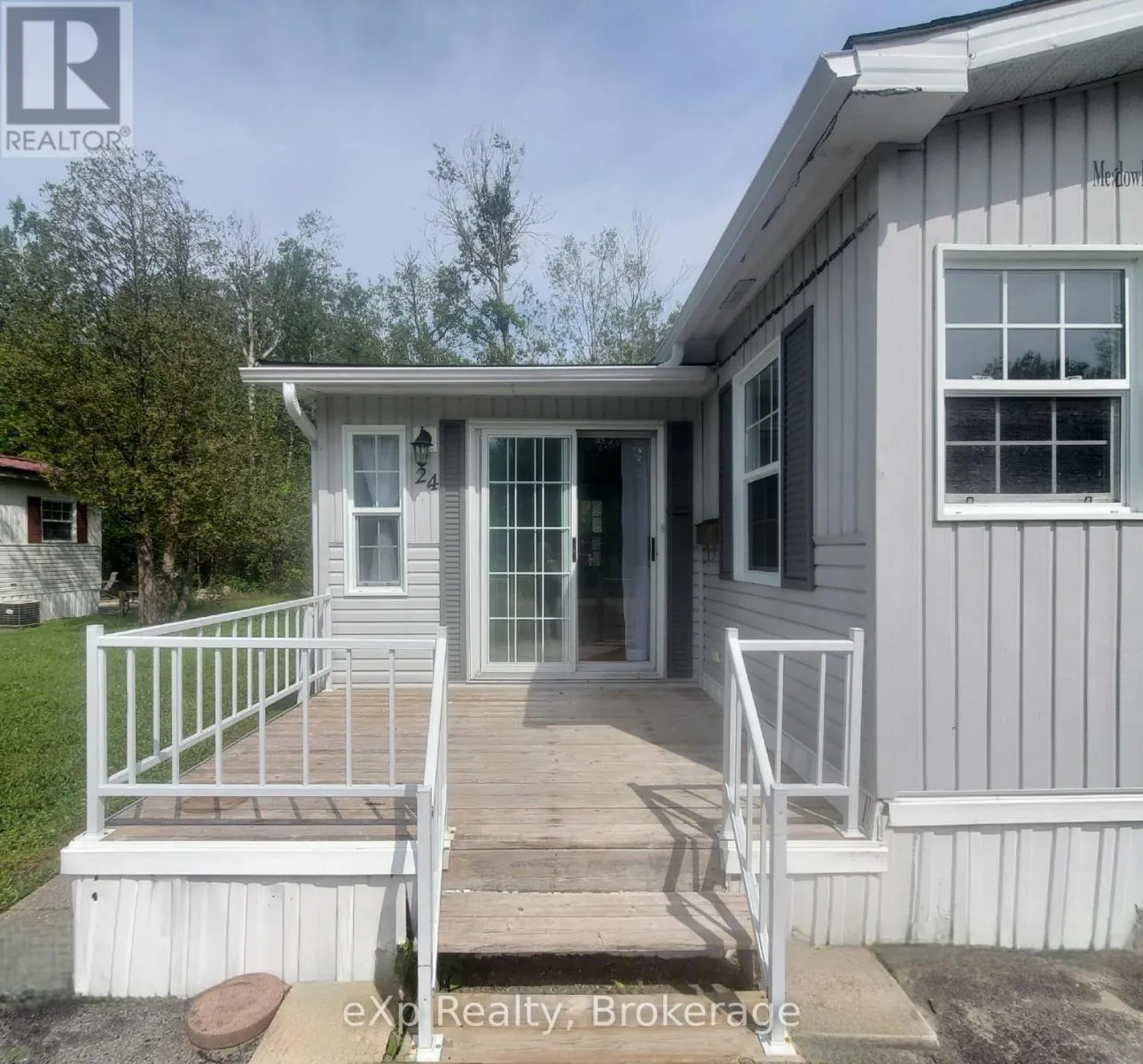 24 PRINCE CHARLES AVENUE N