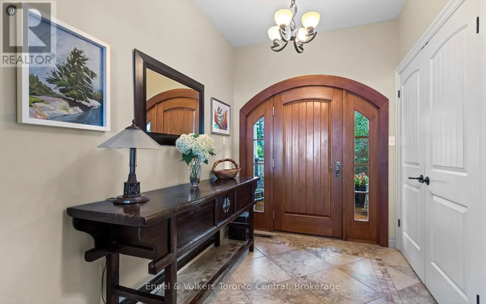 19 GEORGIAN MANOR DRIVE