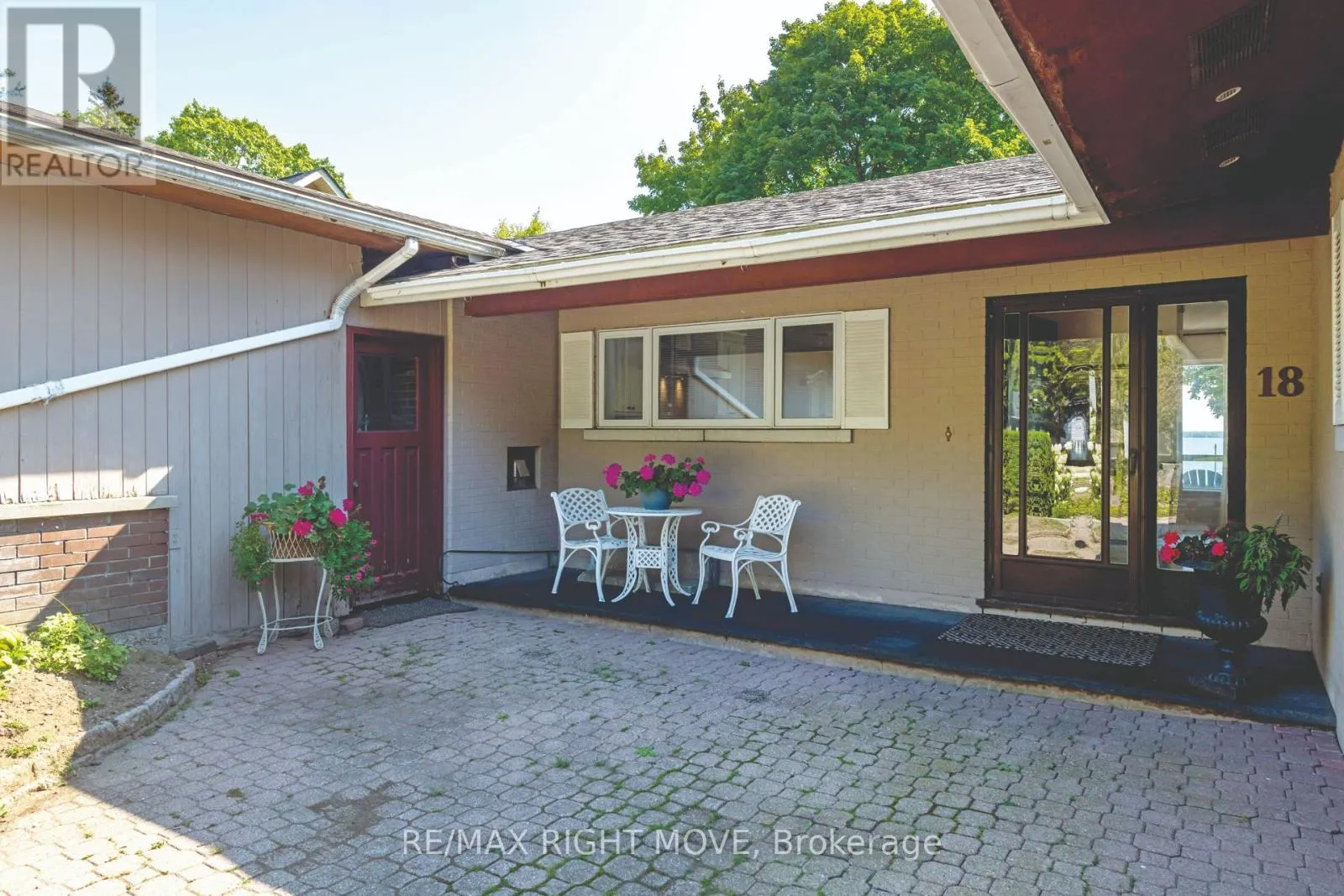 18 MAPLE DRIVE