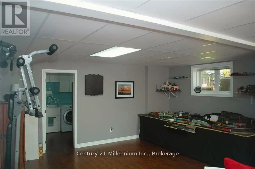 7 SPARROW LANE