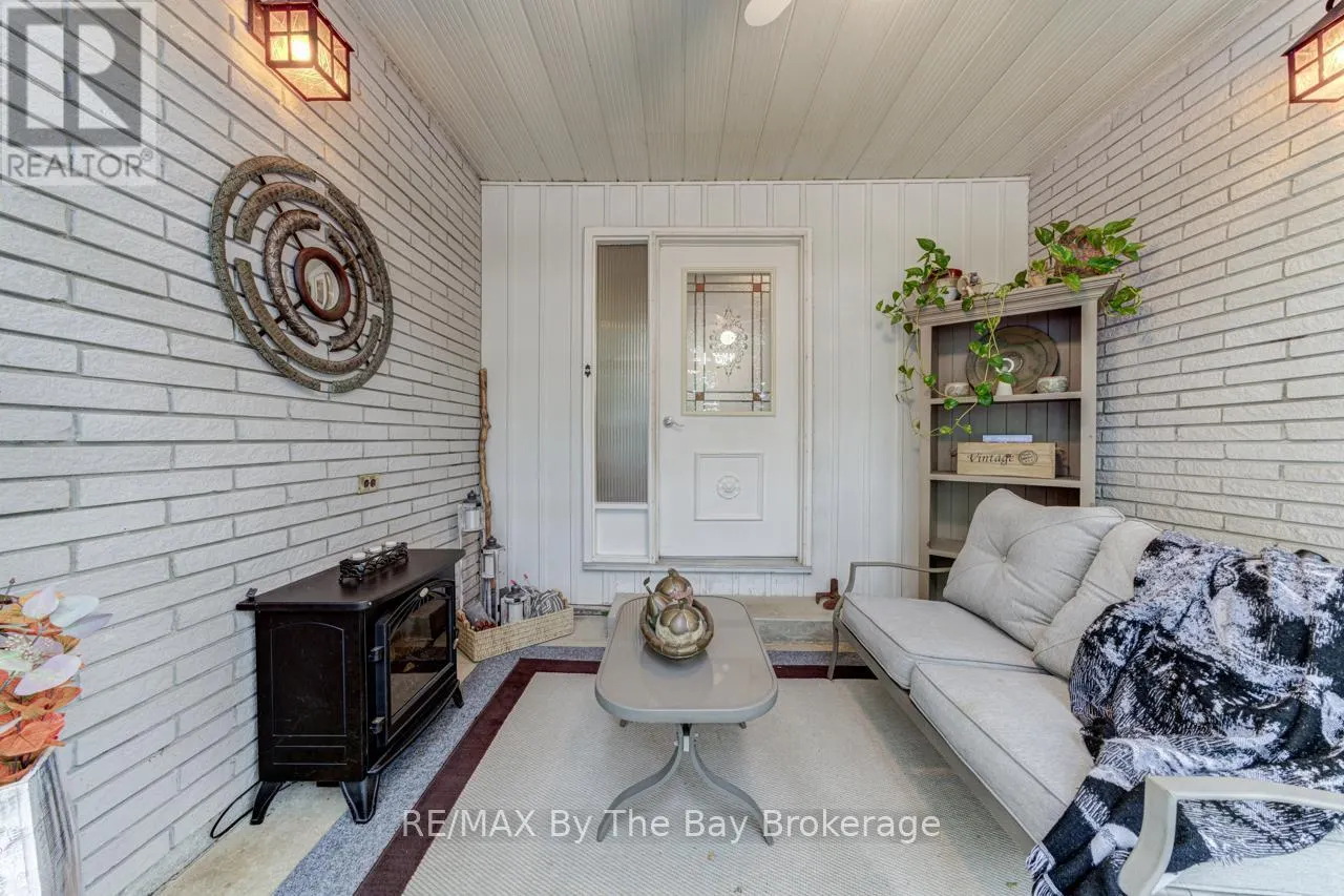 1819 RIVER ROAD W