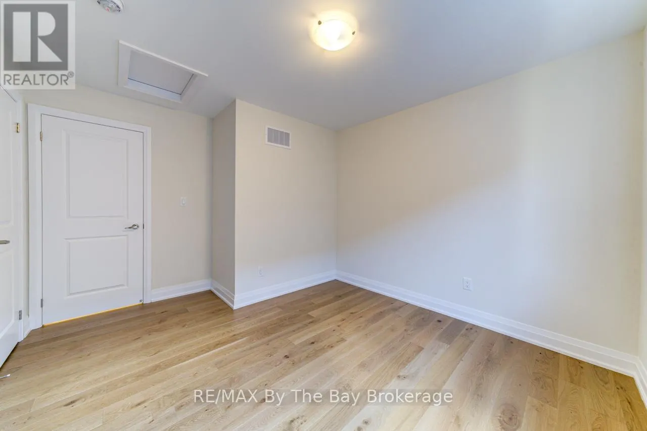 11 SUN VALLEY AVENUE