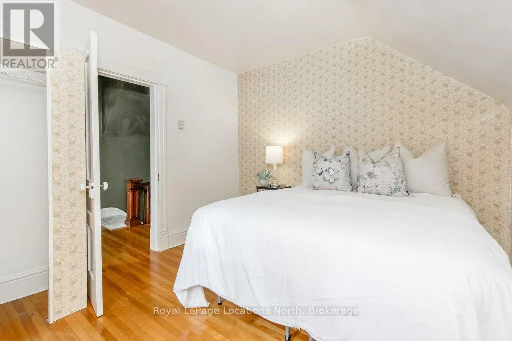 10 WELLINGTON STREET E