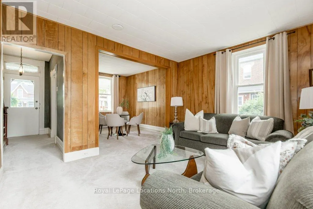 10 WELLINGTON STREET E