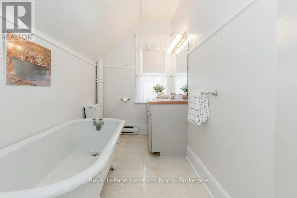 10 WELLINGTON STREET E