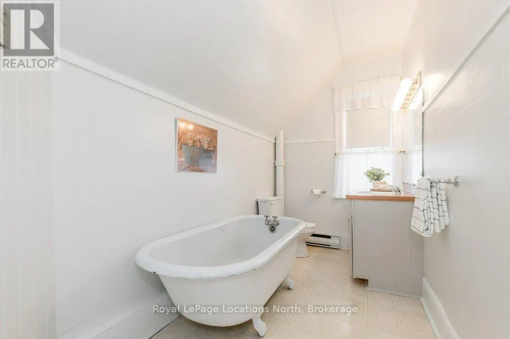 10 WELLINGTON STREET E