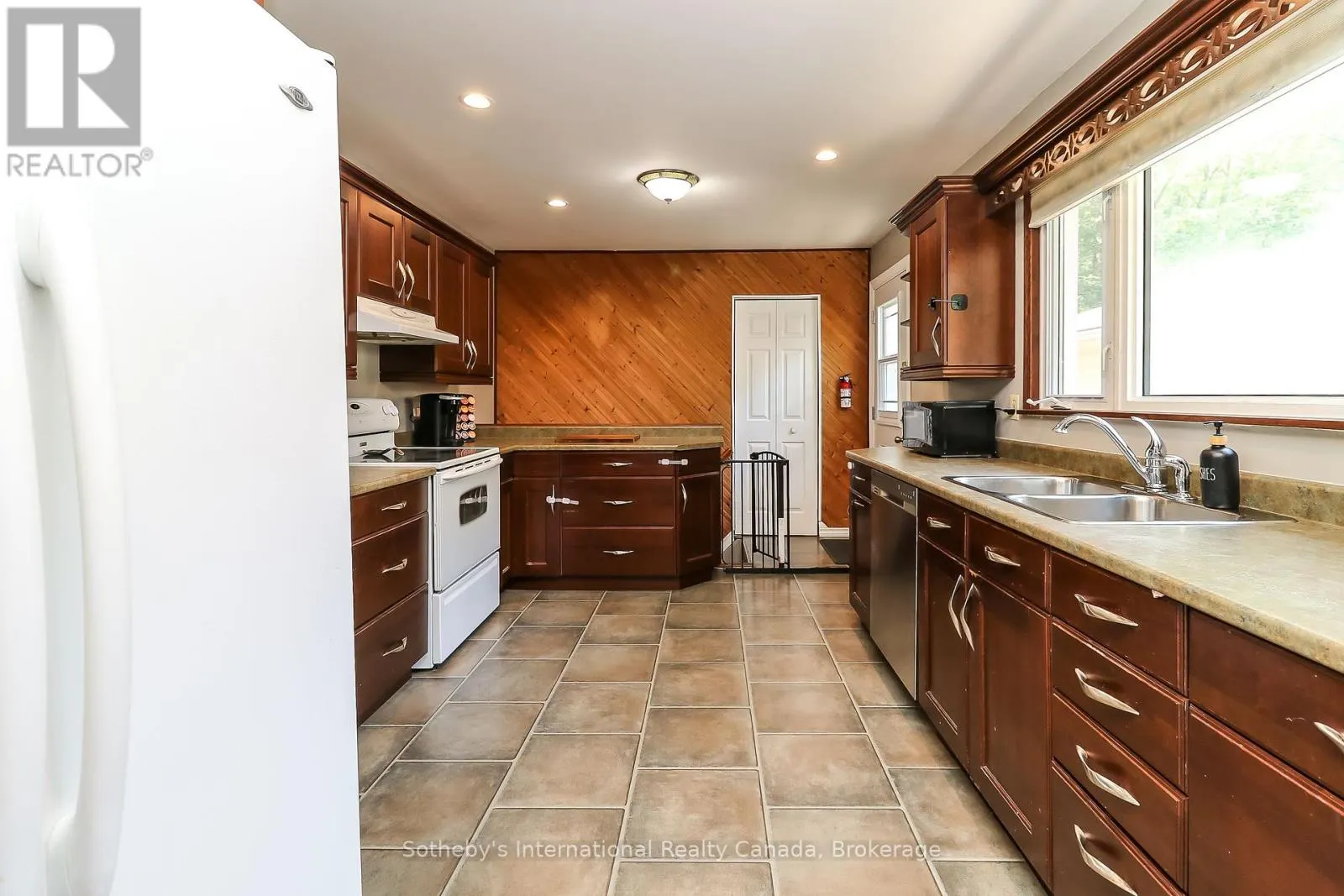 33 PARKWOOD DRIVE