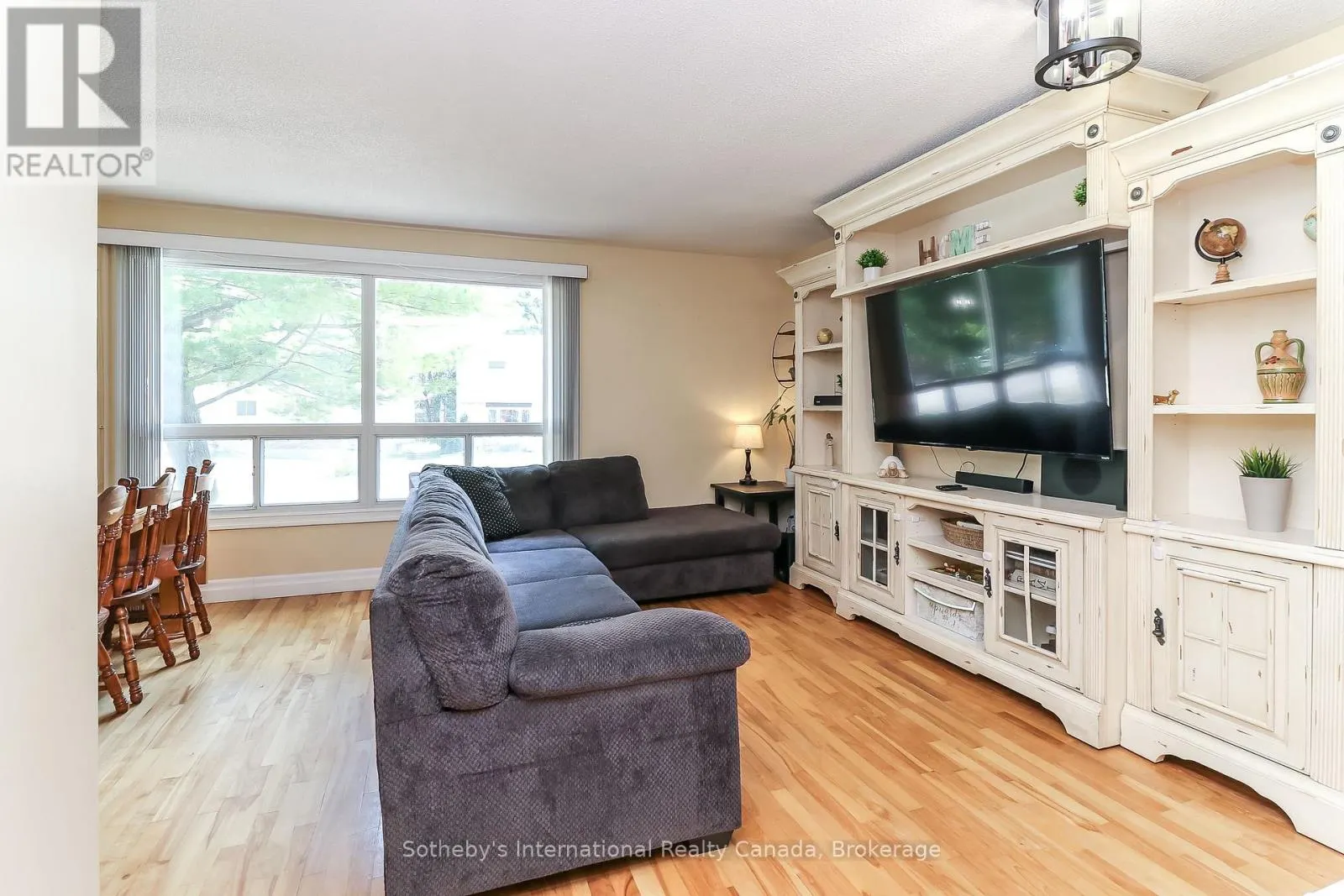 33 PARKWOOD DRIVE