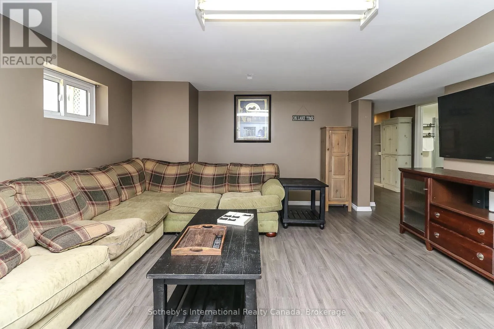 33 PARKWOOD DRIVE
