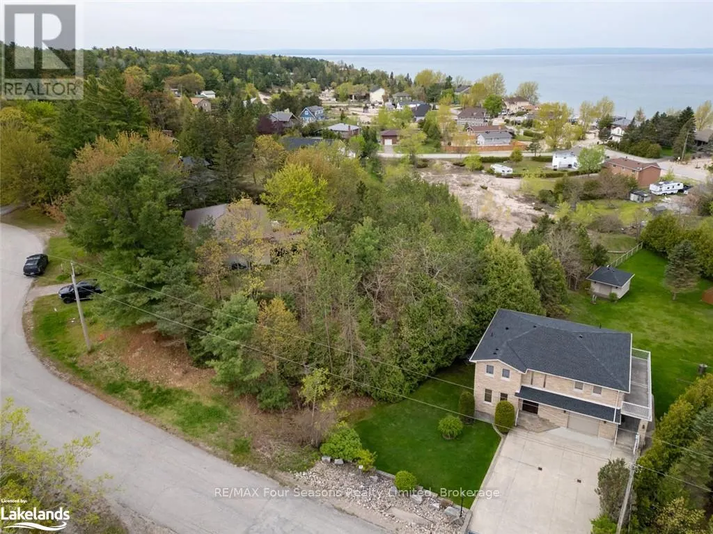10 LORRIE CRESCENT