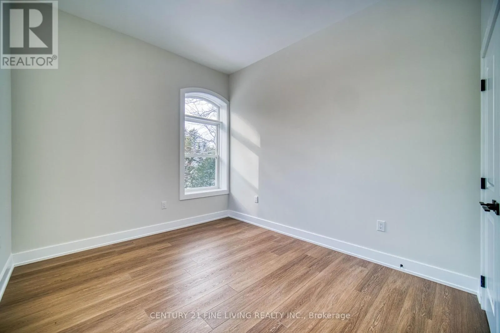 202 - 1614 RIDGE ROAD E