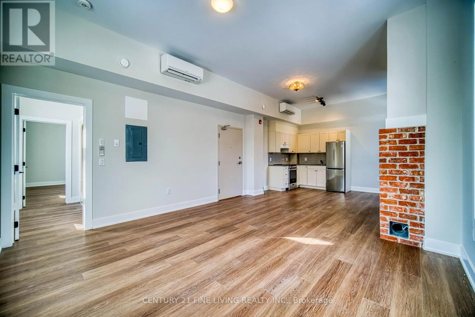 202 - 1614 RIDGE ROAD E