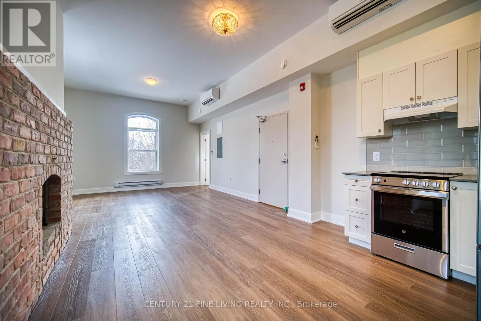 202 - 1614 RIDGE ROAD E