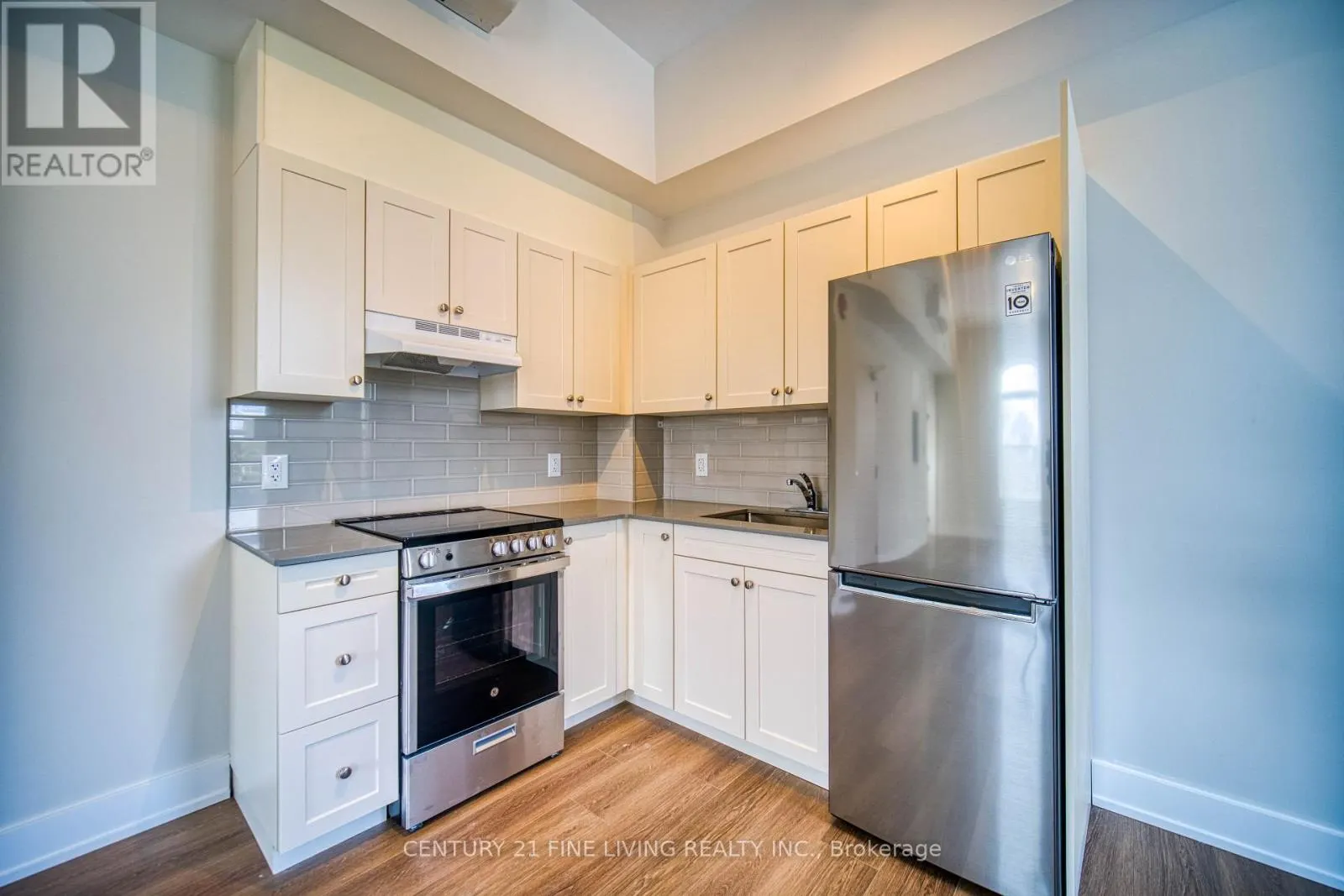 202 - 1614 RIDGE ROAD E