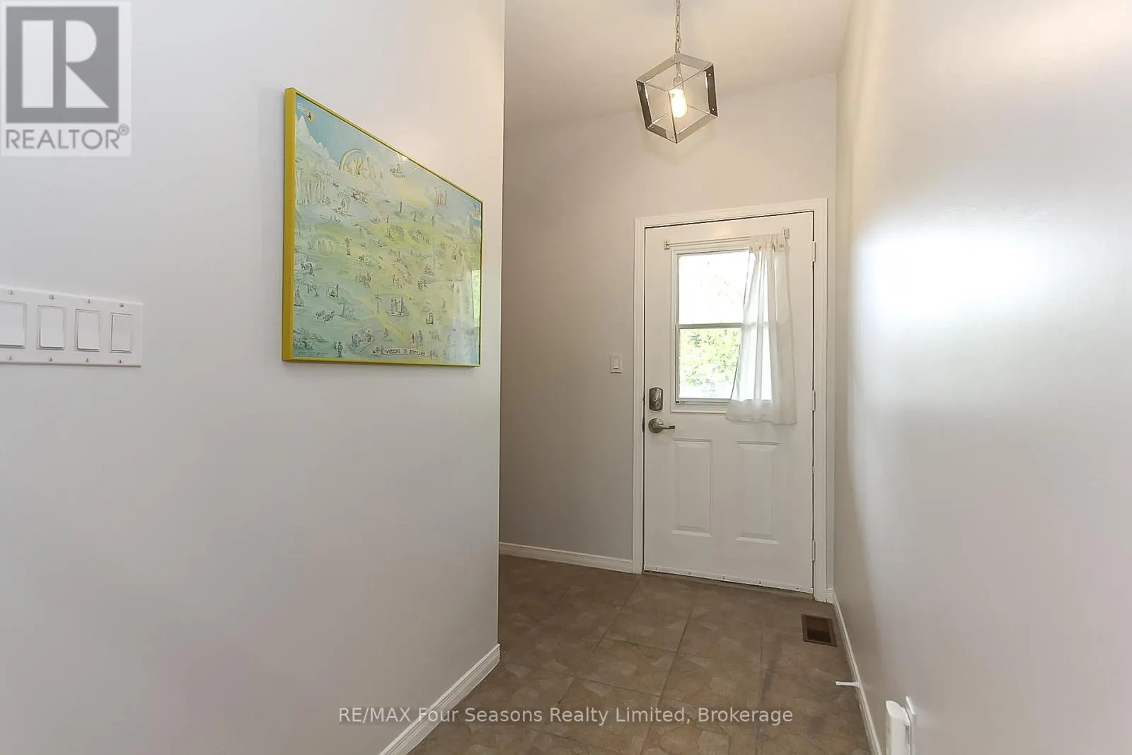 919 CEDAR POINTE COURT