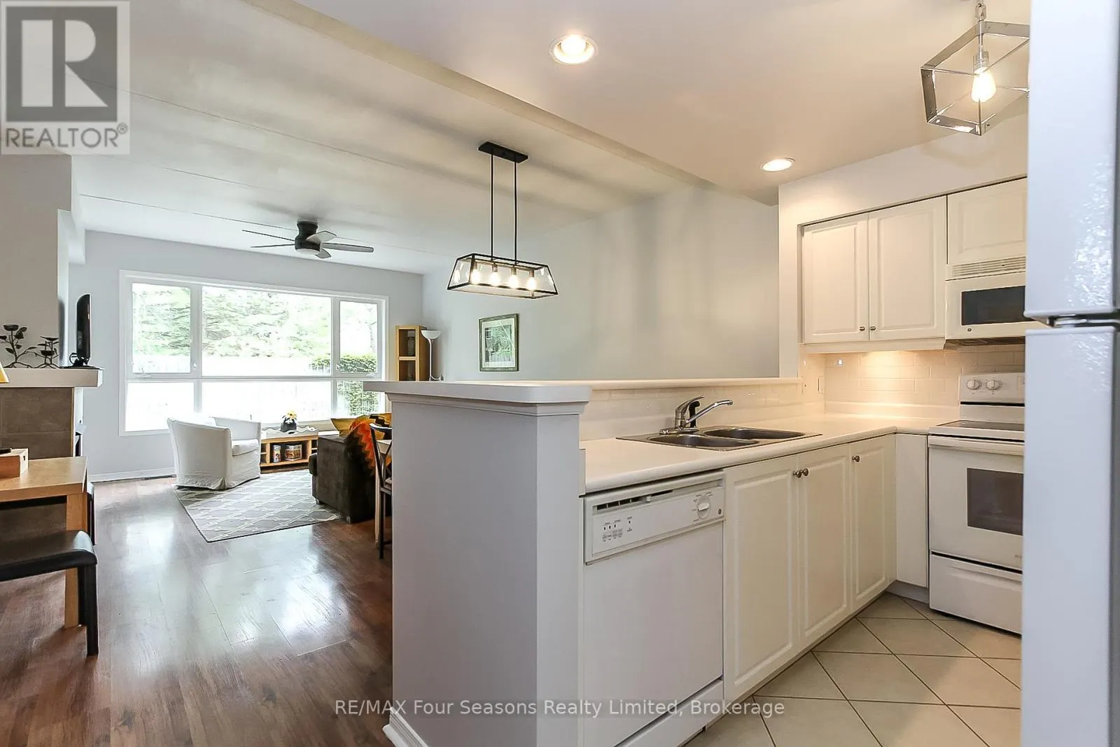 919 CEDAR POINTE COURT