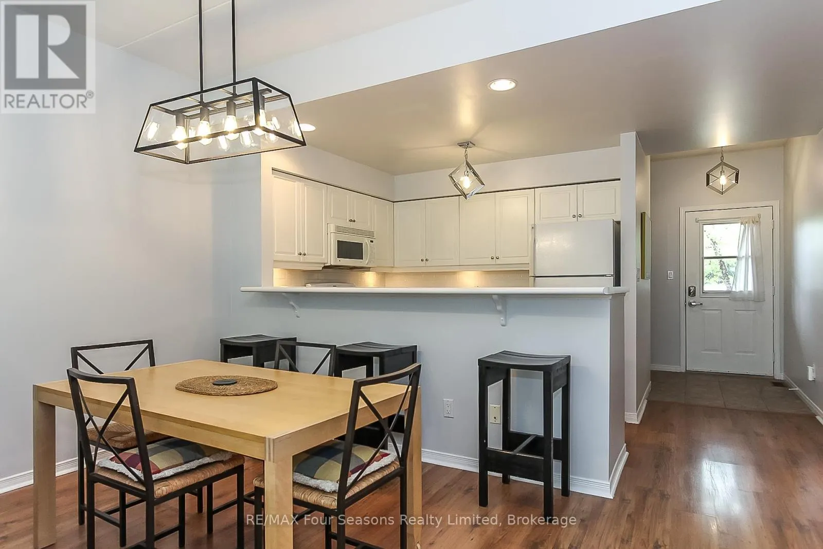 919 CEDAR POINTE COURT