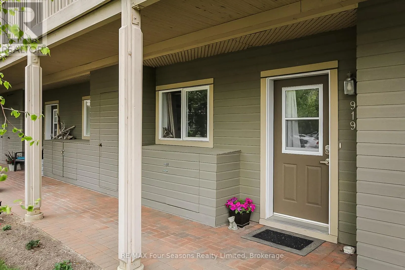 919 CEDAR POINTE COURT
