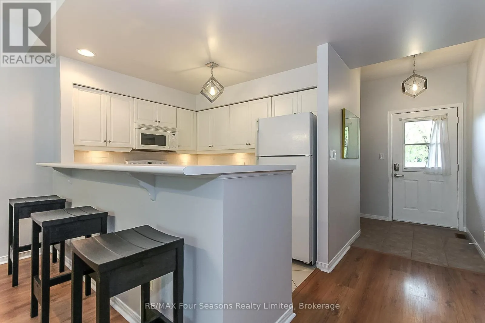 919 CEDAR POINTE COURT