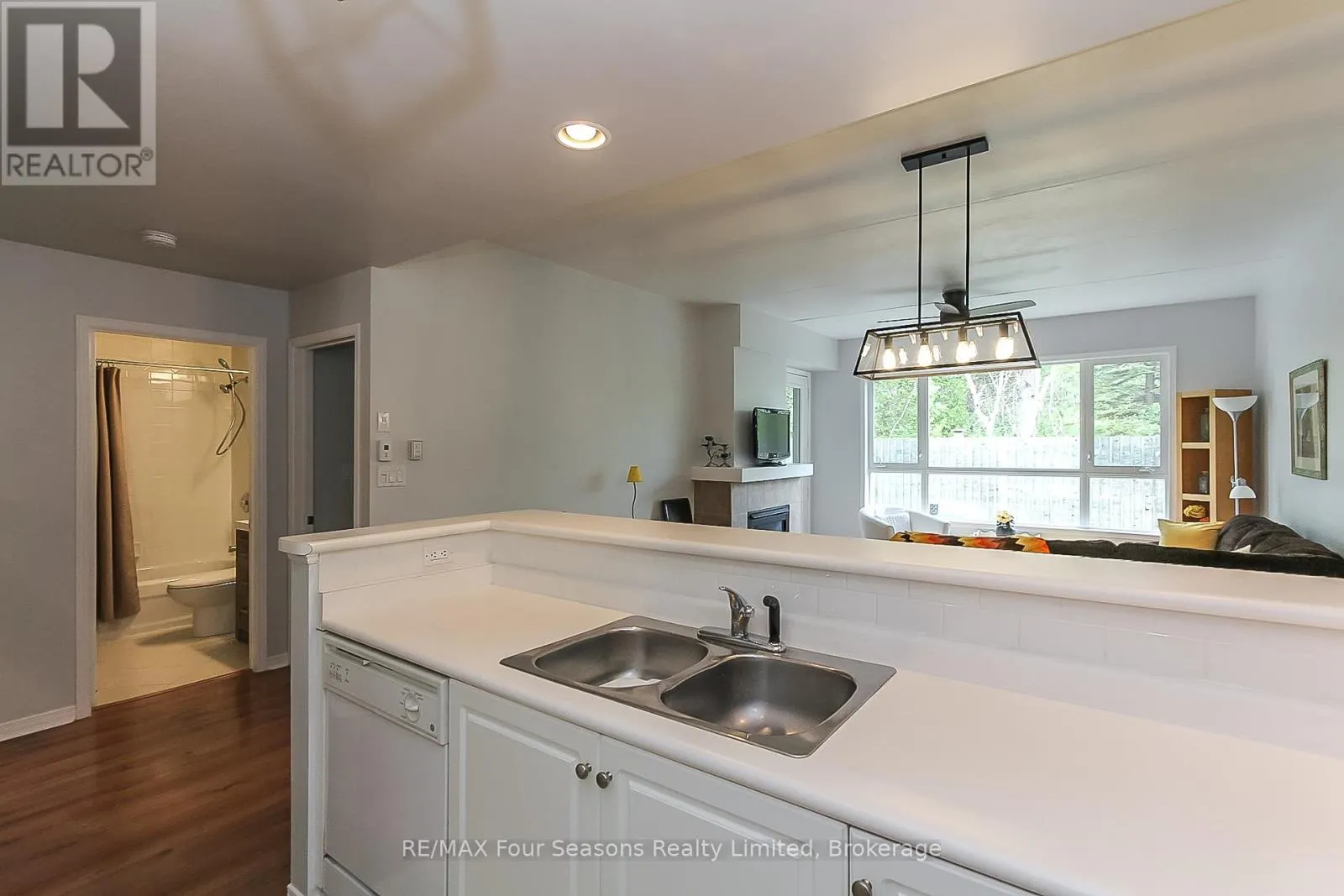 919 CEDAR POINTE COURT