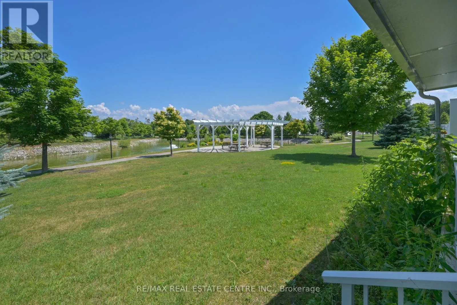 37 GARDEN GROVE CRESCENT