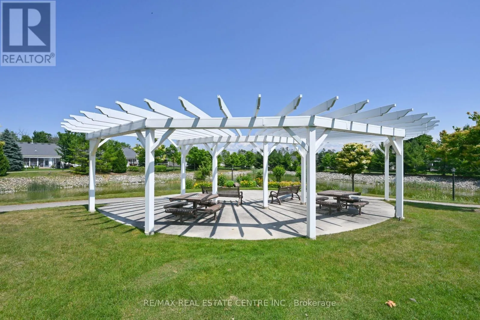 37 GARDEN GROVE CRESCENT